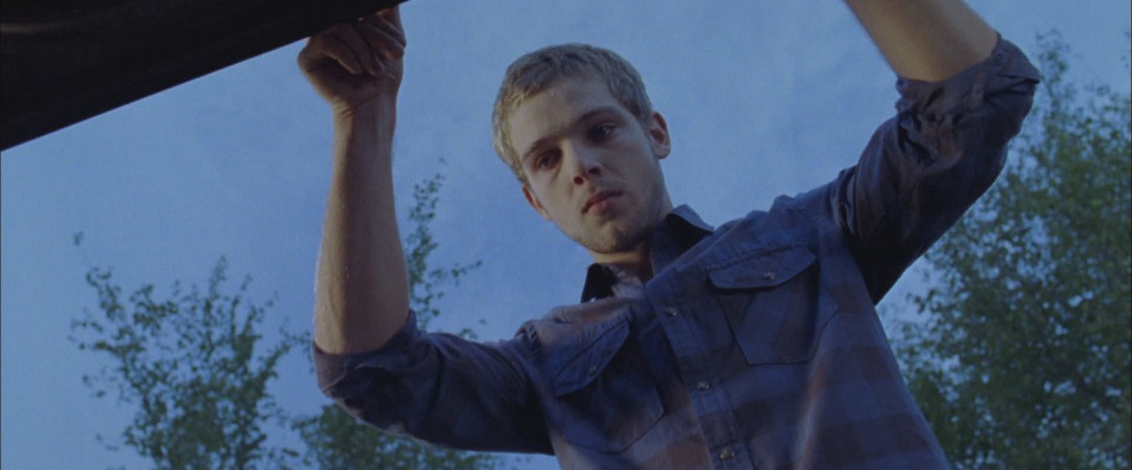 Max Thieriot, Ryan, protagonista de "The House at the End of the Street". 