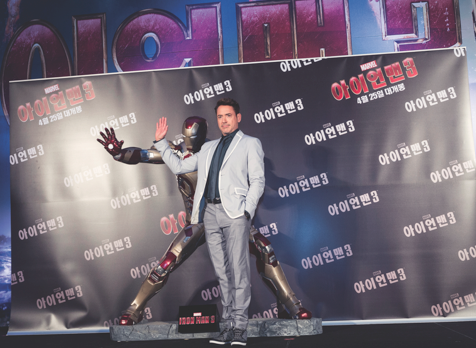 Robert Downey Jr. se reúne en Korea con fans de Iron Man.