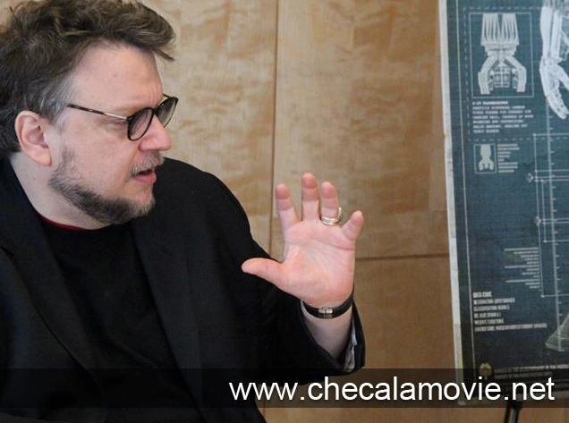 Pacific Rim: Guillermo del Toro y su fascinación por lo bizarro – Rueda de prensa en español.