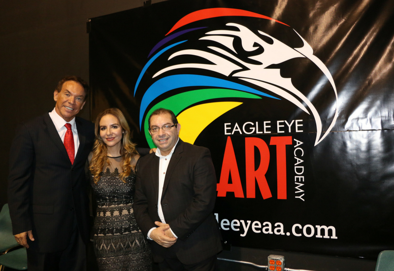 Marcos Valdés visita escuela de actuación Eagle Eye Art Academy en San Antonio.